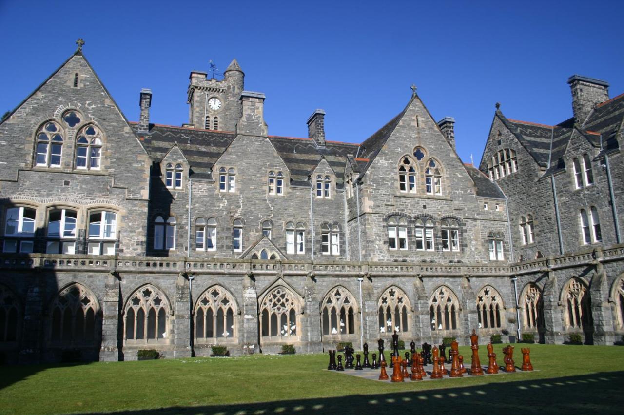 Old School Apartments With A View Fort Augustus Exteriör bild